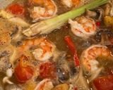 Foto langkah ke 4 dari resep Tom Yum Goong Simple.