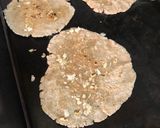 Foto del paso 4 de la receta: Tortilla de avena con ajo