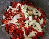 Foto del paso 2 de la receta: Bifecitos de Roast beef a la criolla - A la olla. Se desarman!