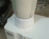 A picture of step 6 of Pista banana milkshake.