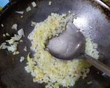 Foto langkah ke 2 dari resep Oseng kornet kentang.