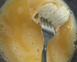 Foto del paso 2 de la receta: Pizza con base de pan en la sartén
