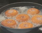 Hình bước làm 2 của món Bánh donut 4 vị