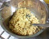 A picture of step 3 of Caramel Crumble Muffins.