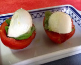Foto del paso 4 de la receta: Tomates rellenos de mozzarella y albahaca asados