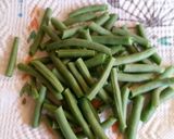 A picture of step 2 of Beer battered fresh green beans.