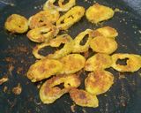 A picture of step 6 of Crispy Karela.