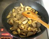 A picture of step 5 of King Oyster Mushroom and Konnyaku Spicy Stir-Fry.