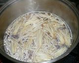 A picture of step 2 of [Farmhouse Recipe] Komatsuna Hot and Sour Soup.