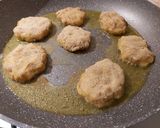 Foto del passaggio 4 della ricetta Polpette di patate e salsiccia