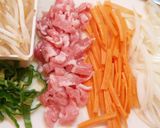 A picture of step 1 of Easy, Colorful Bean Sprout Curry in 15 Minutes.