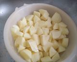 Une image de l'étape 1 de Pomme de terre sauté, courgette tomate et mozza.