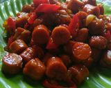 Foto langkah ke 5 dari resep Sosis Saus Asam Pedas.
