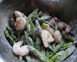 A picture of step 2 of Egg, Shrimp and Asparagus Chaa (Stir-fry) with the Fragrance of Bonito.