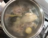 Foto del paso 1 de la receta: Pollo dorado arroz con ajonjolí y zucchini asado con hogao