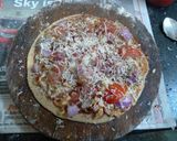 পিজা উইথ ক্রীমি ম্যাগি টপিং (pizza with creamy Maggi toping recipe in Bengali)) রেসিপি ধাপ - 4 ছবি