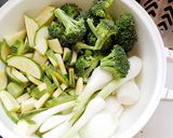 Foto del paso 2 de la receta: Pasta oriental con carne y verduras a mi gusto