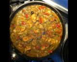 Une image de l'étape 3 de Gambas aux poivrons rouges oignons champignons et curry.