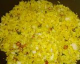 A picture of step 5 of Indori poha.