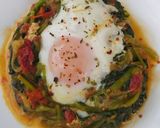 Foto del paso 4 de la receta: Huevos Florentinos En Sartén
