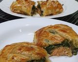 Foto langkah ke 7 dari resep Salmon En Croute (Salmon Wellington Puff).