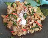 Foto langkah ke 4 dari resep Oseng Kikil Pedas Manis.