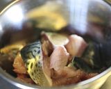 A picture of step 3 of Mackerel Tatsuta Topped with Grilled Tomato.