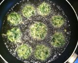 A picture of step 5 of Kolokithokeftedes (Greek zucchini balls).