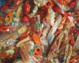 Foto langkah ke 4 dari resep Ikan Asin Lombok Merah.