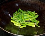 हिरव्या मीरचीचा ठेचा (hirya mirchi cha thecha recipe in martahi) रेसिपी स्टेप 1 फोटो 