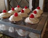 A picture of step 8 of Cherry Topped Holiday Cupcakes.