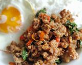 Foto langkah ke 6 dari resep Chicken Thai Basil Leaves.
