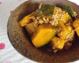 A picture of step 5 of Stir Fried and Simmered Ground Meat and Kabocha Squash.