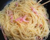 A picture of step 6 of Spaghetti Aglio e Olio Peperoncino with Cucumber and Celery.