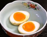 A picture of step 4 of Seasoned Soft-Boiled Eggs.