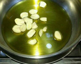 Foto del paso 1 de la receta: Salchichas frescas al vino blanco