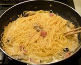 A picture of step 5 of Rich Creamy Oyster Pasta.