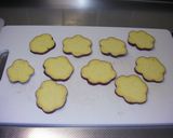 A picture of step 2 of Sweet Potato Snack With Caramel in the Center.