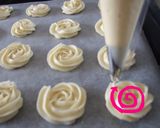 A picture of step 5 of Easy Rose Cookies.