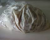 A picture of step 1 of Deep-fried Soy Sauce and Garlic Chicken Thigh Marinated in Yogurt.