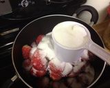 Foto del paso 2 de la receta: Salsa de fresas para postres