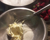 Foto del paso 3 de la receta: Tarta de frutilla con crema y gelatina