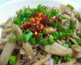 A picture of step 5 of Easy Ground Meat and Burdock Root Rice Bowl.