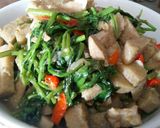 Foto langkah ke 7 dari resep Tempe Gembos Cah Kangkung Pedas Meleleh.