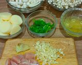 Foto langkah ke 1 dari resep Sup Tofu Jamur.