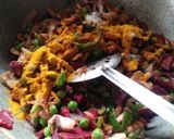 A picture of step 5 of Beetroot kathi roll.