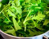 Hình bước làm 3 của món Canh Cải Xanh Đuôi Phụng Chay