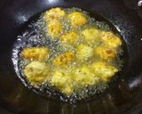 A picture of step 3 of Urad dal ke kofte.