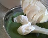 A picture of step 5 of Matcha Bavarois.
