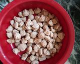A picture of step 1 of Kadai soya chunks.